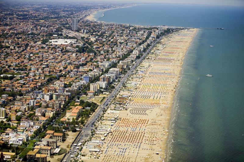 Marina Centro Suite Rimini Exterior foto